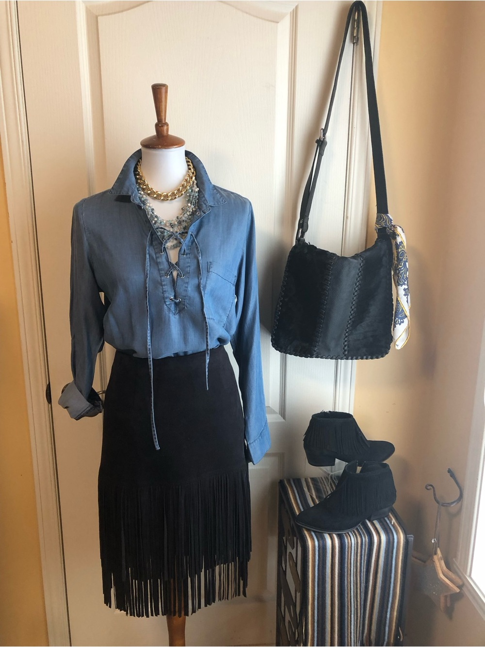 Frank Lyman Design beautiful faux suede 2 row fringes skirt